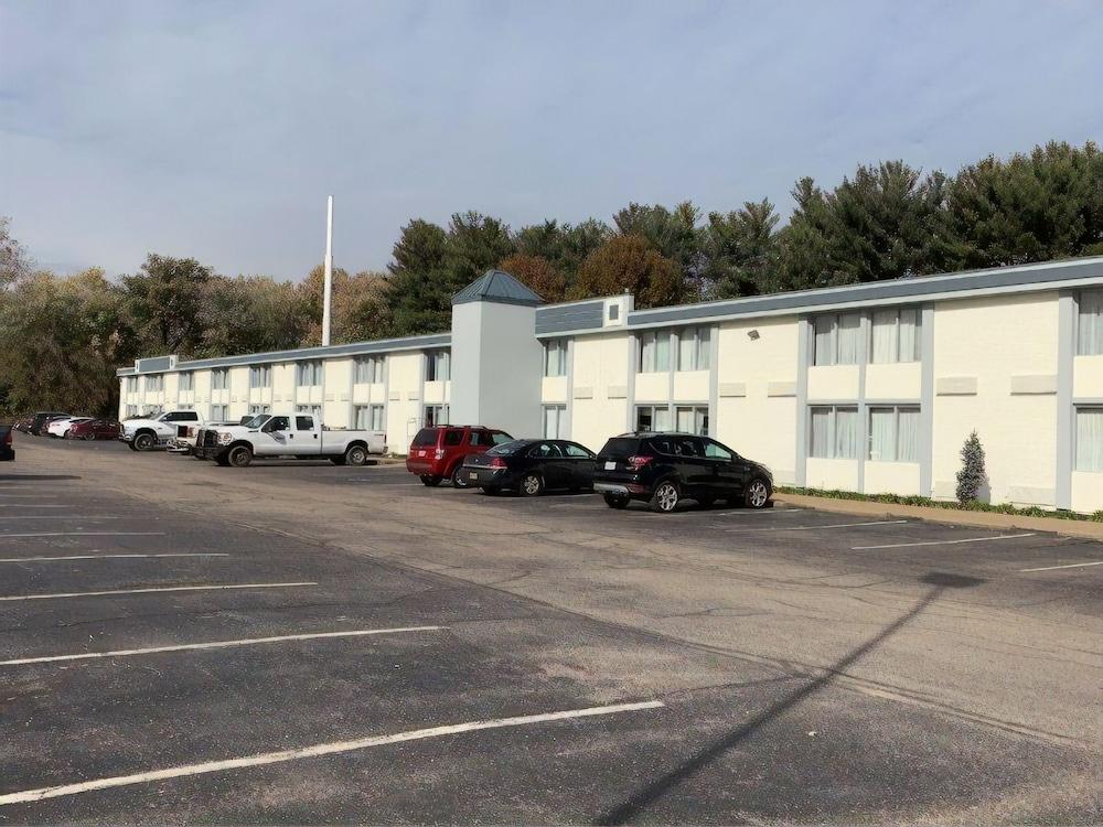 Baymont Inn & Suites Marietta Exterior photo