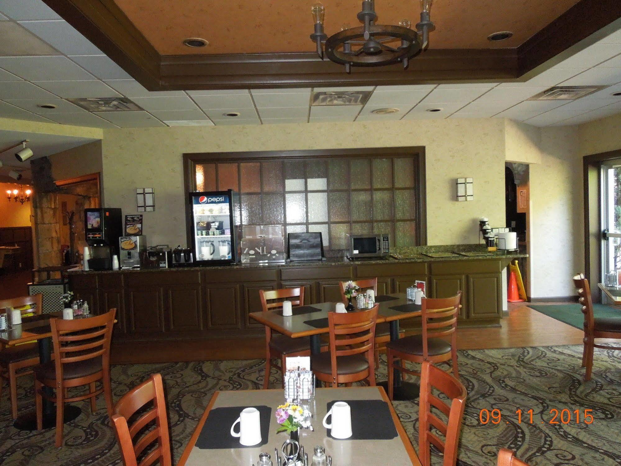 Baymont Inn & Suites Marietta Exterior photo